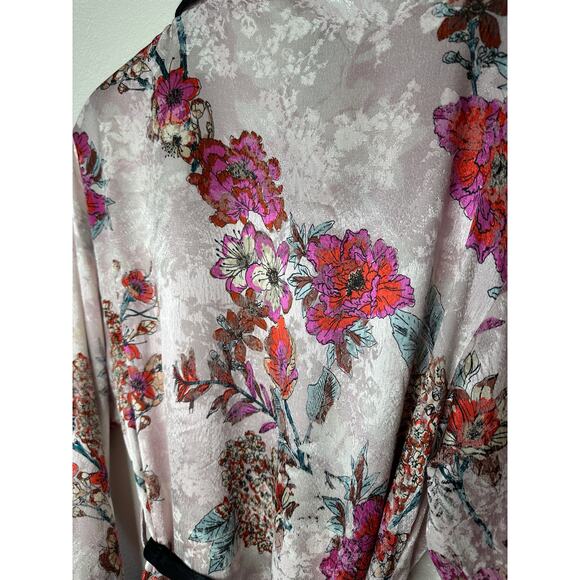 Free People Intimately Pale Pink Cream Multicolor Floral Kimono Bathrobe XS - Picture 8 of 15
